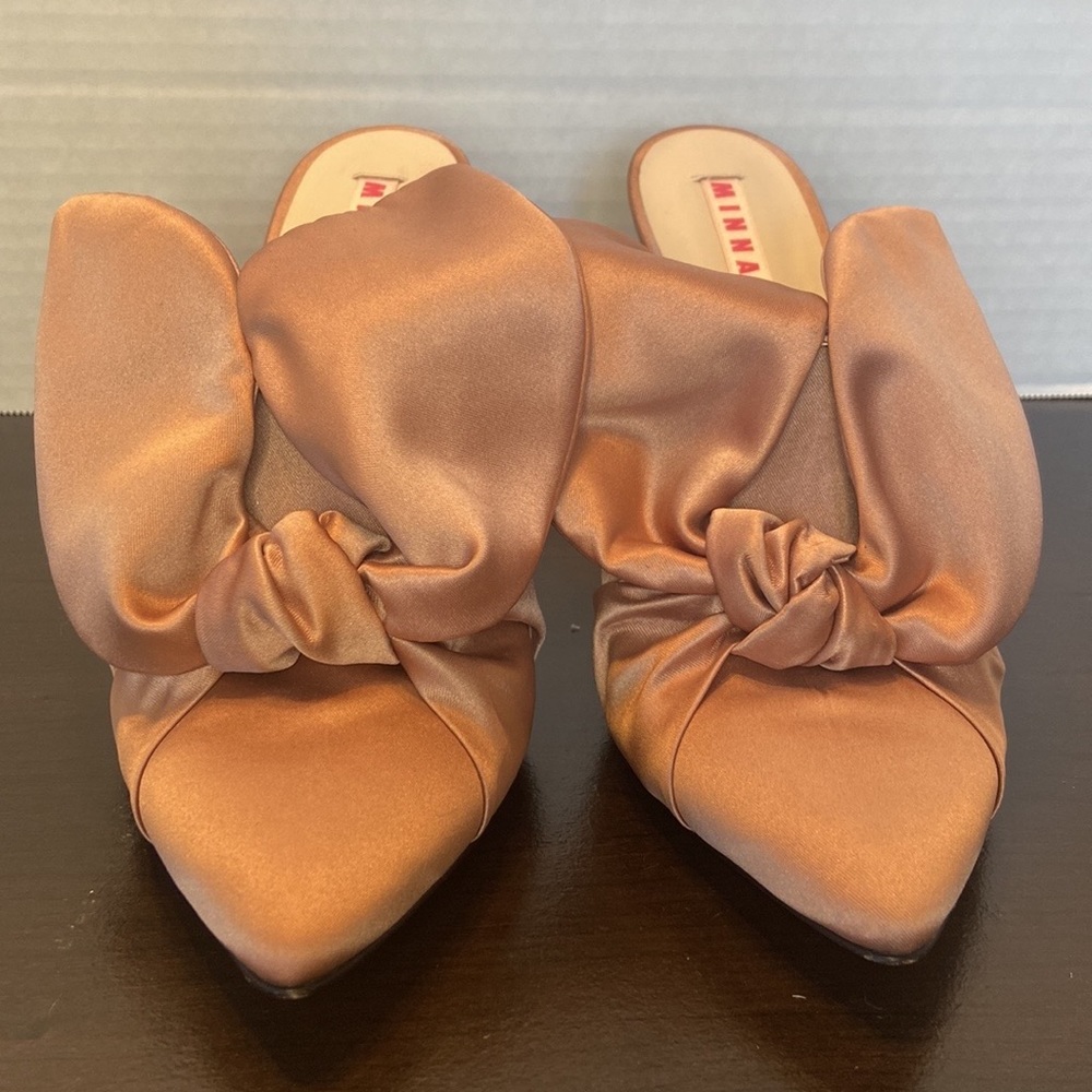 Minna Parikka Elizabeth Rose Satin Bunny Pump 40 - Picture 4 of 16